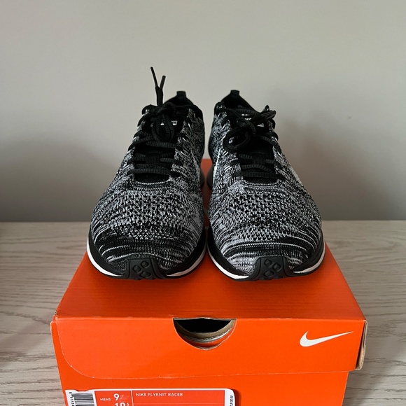 Used Nike Flyknit Racer "Oreo" size 9 - Picture 3 of 4